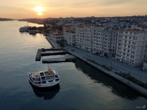 Kırmızı Işıklar Altında Bakırköy: Travesti Hikâyelerinin Şifreleri